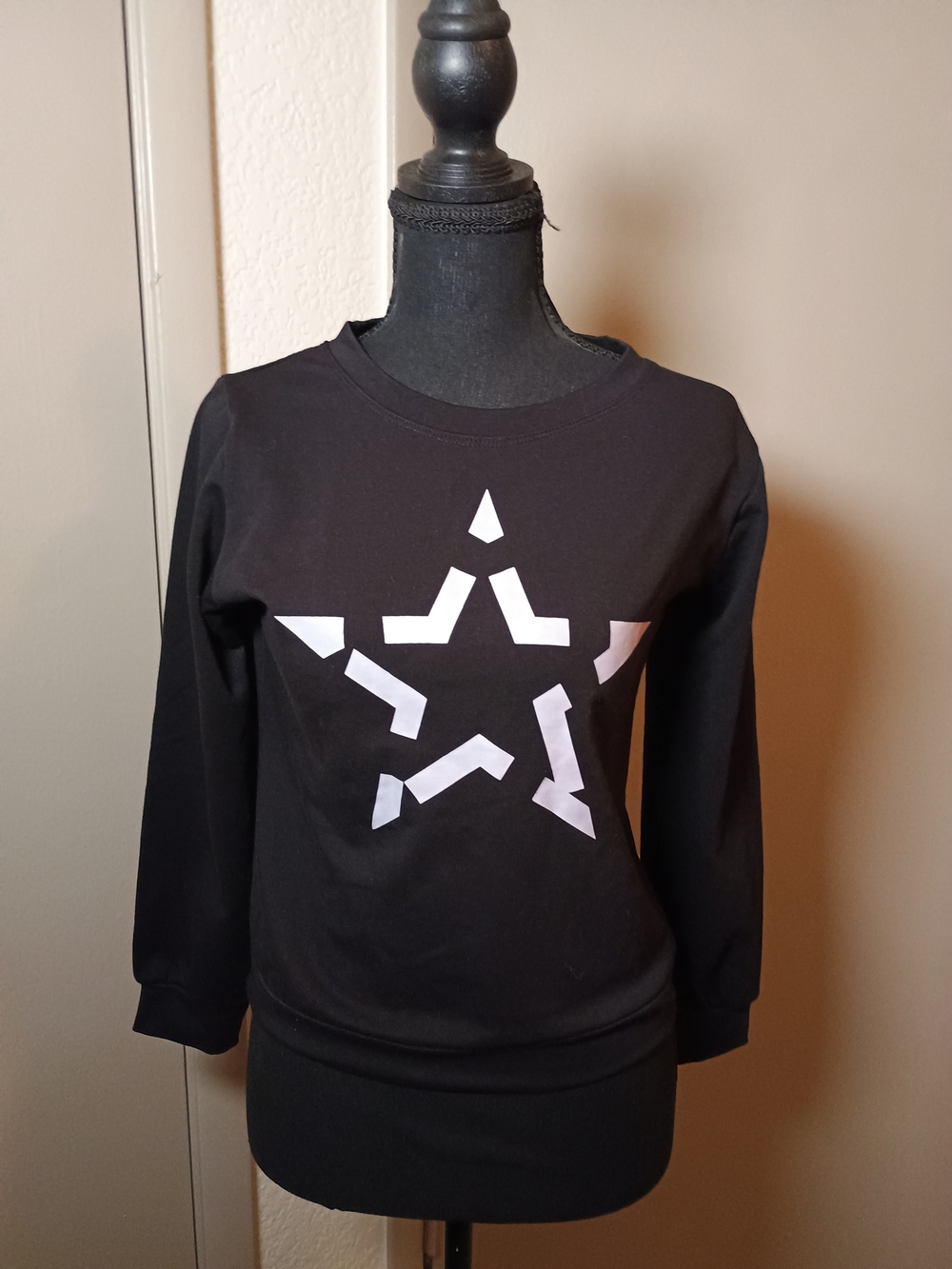 Zara Women's Geometric Sweatshirt in Black & White